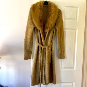 Cozy cardigan with fur collar.